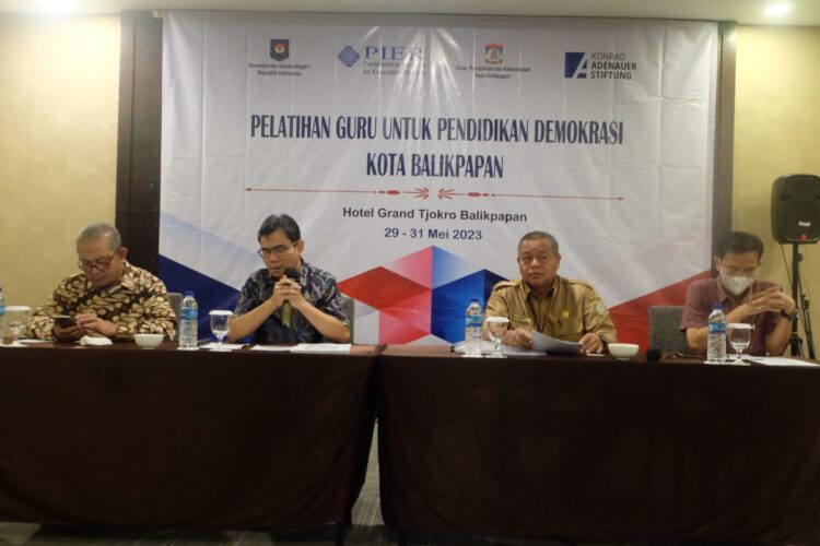 Puguh Birowo Buka Pelatihan Demokrasi untuk Guru