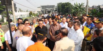 Plh Wali Kota Bekasi dan Komisi V DPR RI Tinjau Stasiun Bekasi Timur dan Proyek Flyover Bulak Kapal