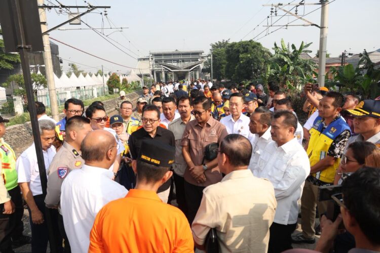 Plh Wali Kota Bekasi dan Komisi V DPR RI Tinjau Stasiun Bekasi Timur dan Proyek Flyover Bulak Kapal