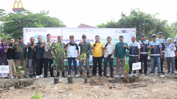 Hari Lingkungan Hidup 2026, DLH Bekasi dan Pelaku Usaha Hijaukan Bantaran Sukatani